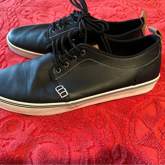 Black Men's Shoes by Goodfellow &‎ Co Size 8 - Picture 2 of 9